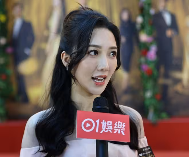 TVB港姐自曝拍戲愛上大31歲視帝!大讚對方很有爸爸感覺!曾擔心演的不像情侶