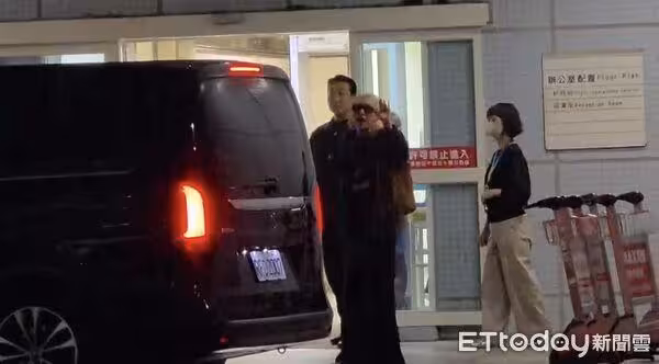 直擊/BLACKPINK離台!唱完世運直奔小港機場 Rosé親切探頭說掰掰