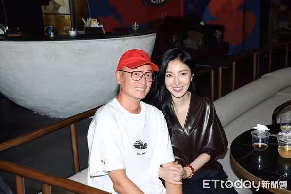 金鐘視後來了!楊謹華朝聖BLACKPINK進場秒掀騷動 歌迷熱情:恭喜