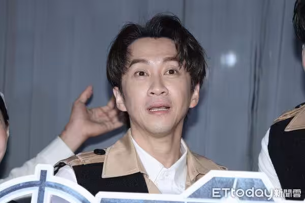 陳漢典登記情不自禁親Lulu！羞認「初吻地點」霸氣放閃：她是我起床的動力