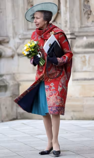 安妮公主穿紅衣續寫傳奇,75歲仍然不抱怨!