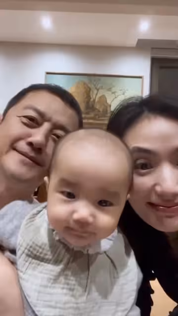 金喜爸爸撕碎李亞鵬體面，夏夏李嫣同父不同命，李嫣為父扭轉乾坤
