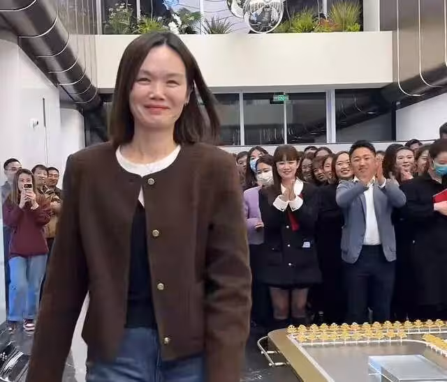 41歲網紅「趙總」從金地離職,百萬年薪,小9歲老公是她的底氣