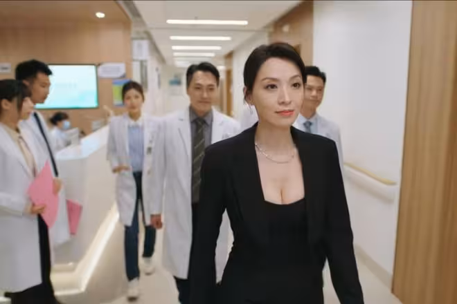 TVB花旦霸氣一幕重現《深宮計》太平公主狠勁!5集狂換15套衣服,大曬事業線!
