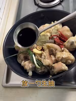紅燒豬蹄，軟糯 Q彈，室友三碗飯