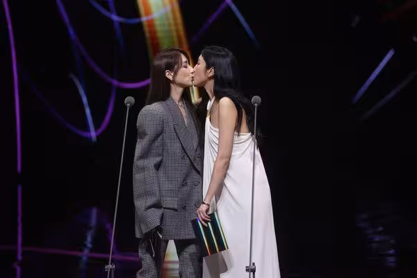 楊謹華、柯佳嬿金鐘頒獎片「紅到南韓」! 網盛讚:痛快又帥氣