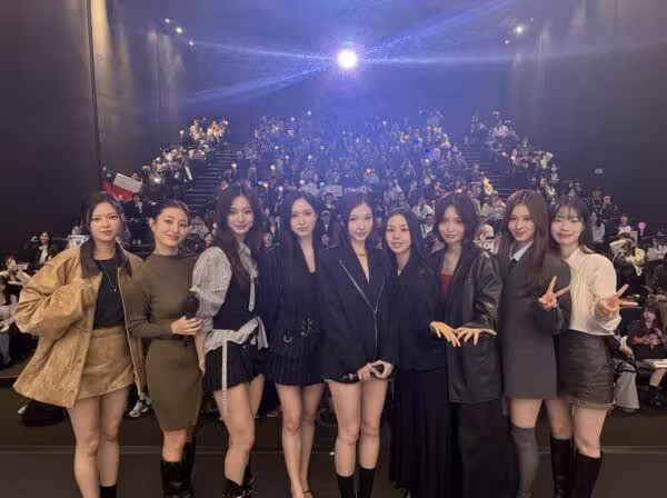 TWICE定延瘦回巔峰神顏! 鵝蛋臉、長腿現身⋯網驚呼:整個小一號