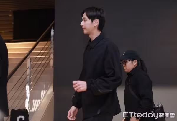 楊佑寧父病逝!今舉辦追思會「現場曝光」 演藝圈好友都來送別