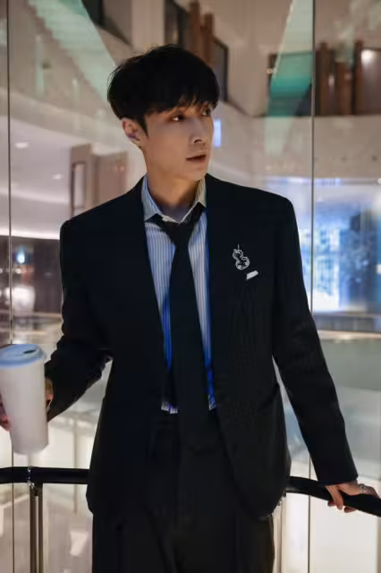 張藝興回歸!EXO六名成員參與粉絲見面會,以及第八張正規專輯