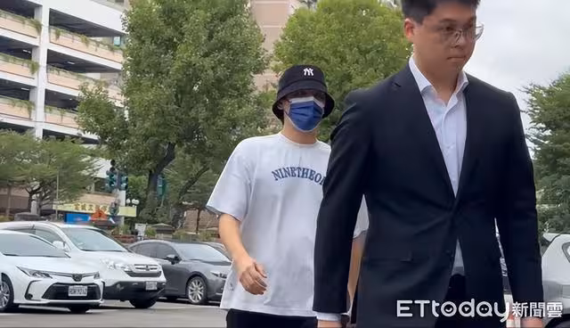 一度沉寂5個月!陳零九涉逃兵,下午現身新北地院開庭