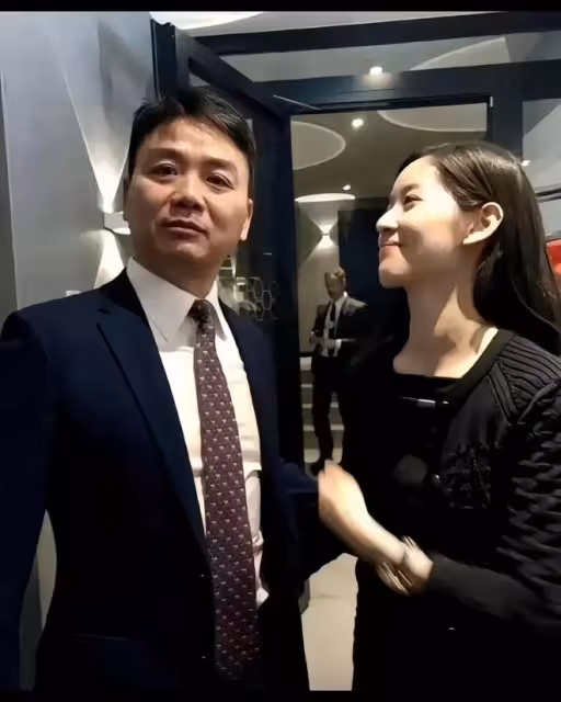 「奶茶妹妹」 章澤天這齣其不意的一躲 直接撕碎51歲劉強東的體面