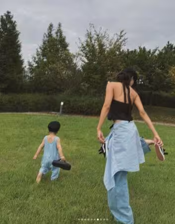 鄭雨盛1歲私生子長大了!暴風抽高逼近媽媽腰間 韓網驚:很像他