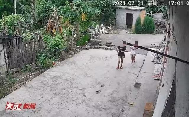 太可怕了!廣西7個月男嬰被兩未成年少女踩死,家長崩潰:難追責