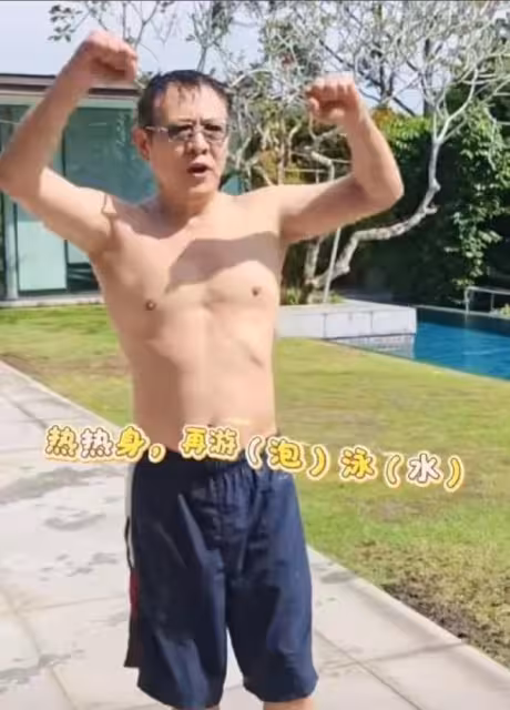 李連杰脫衣闢謠換心臟傳聞,上身無疤痕,精神飽滿,看起來很健康