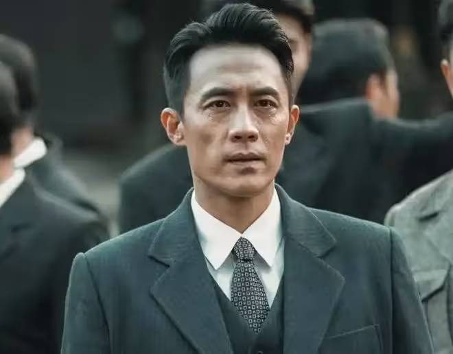 央視新劇《隱鋒》開播，看完2集我要說：諜戰劇就該這麼拍