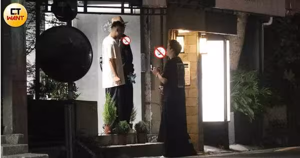 直擊王大陸「深夜遭警察關切」!放假帶女友吃日料 大飛柯震東也在