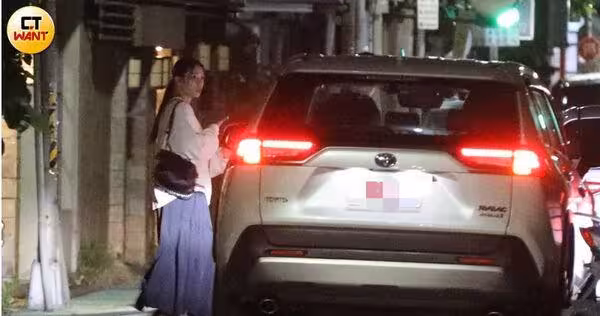 直擊王大陸「深夜遭警察關切」!放假帶女友吃日料 大飛柯震東也在