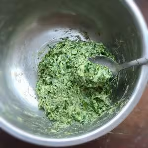芹菜葉丸子