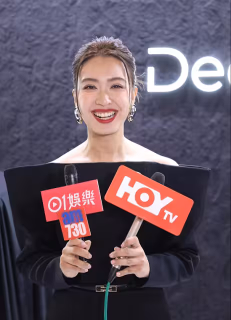 TVB花旦露香肩曬長腿!續約TVB暫不拍劇!坦言6點半開工辛苦