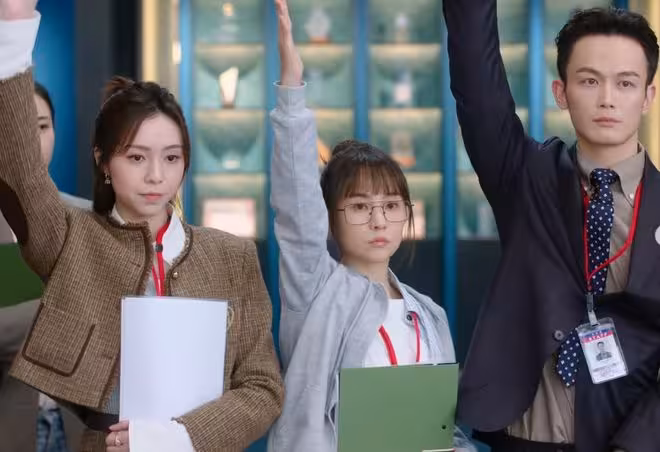 TVB女星35歲演《新聞女王2》!扎丸子頭造型亮眼!內地出生曾參加《快樂女生》