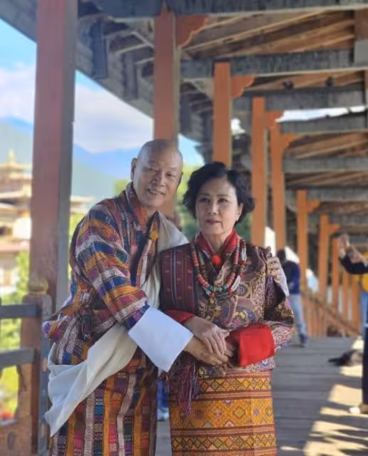 78歲汪明荃結婚16年終圓夢!首披嫁衣,79歲羅家英情不自禁親額頭