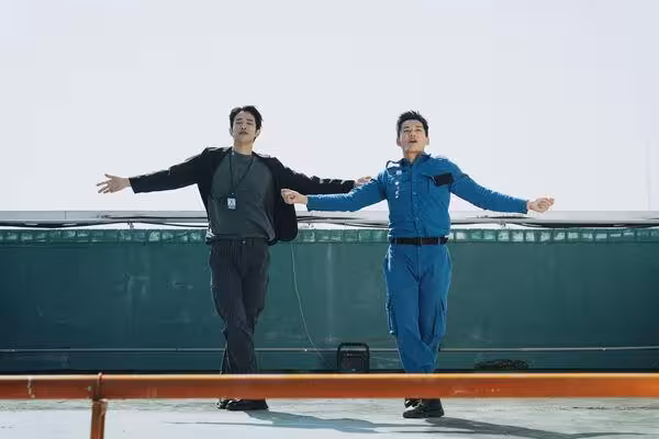 菜鳥監獄管理員遭囚犯性騷「全身被摸光」　《監所》開播登冠軍！
