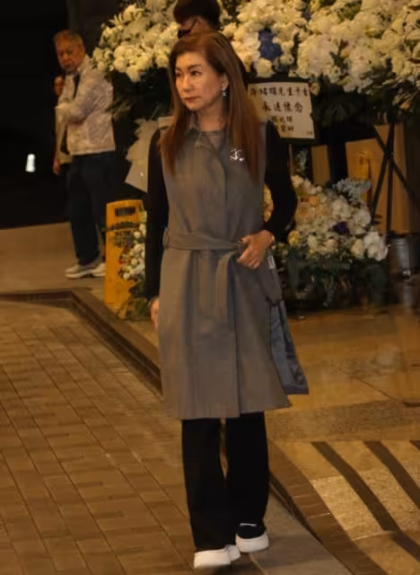 一路走好!TVB知名演員今日出殯!遺孀與女兒到場!林子祥佘詩曼等眾星現身送別!