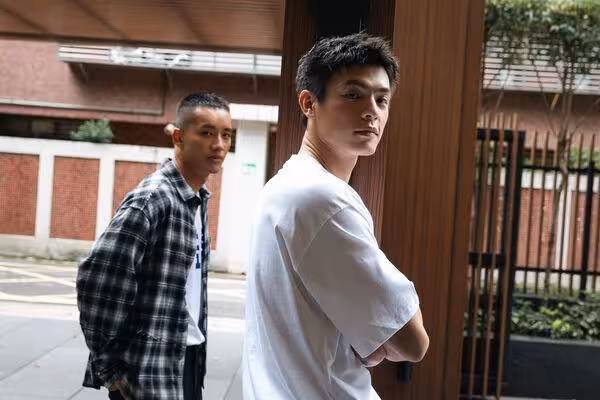 專訪／邱以太拍《監所》倒霉出意外　「濺血3次」下巴破相縫20針