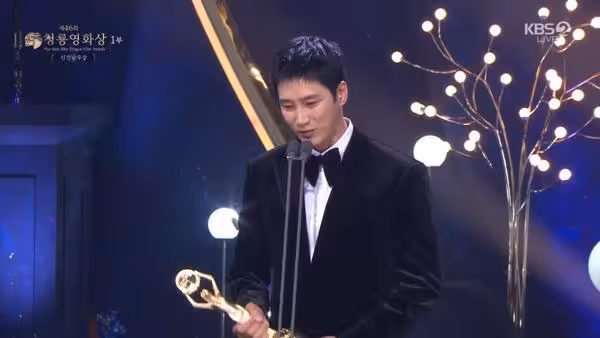 青龍獎/偶像出道奪演技獎!I.O.I金度延哭著上台:我也想被認同⋯