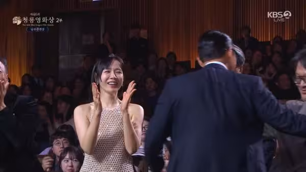 青龍獎/玄彬奪影帝! 台下緊擁孫藝真放閃:老婆就是我的力量