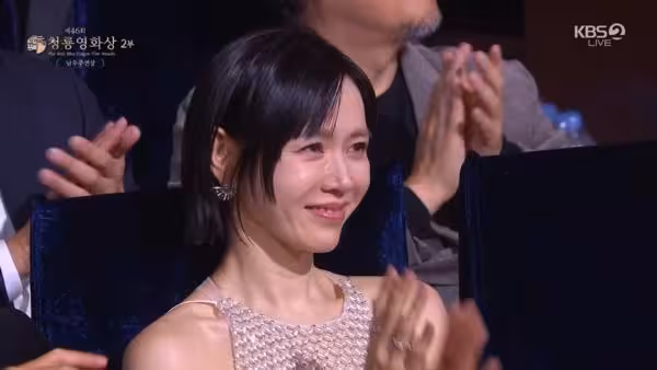 青龍獎/玄彬奪影帝! 台下緊擁孫藝真放閃:老婆就是我的力量