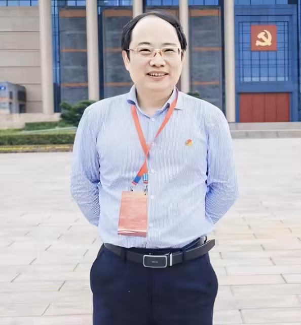 掀翻這個假首席科學家的,居然是一個普通學生