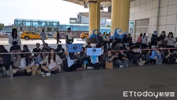 直擊/霹靂小組出動迎接TWICE 500粉絲注音告白:子瑜帶賊賊回家~