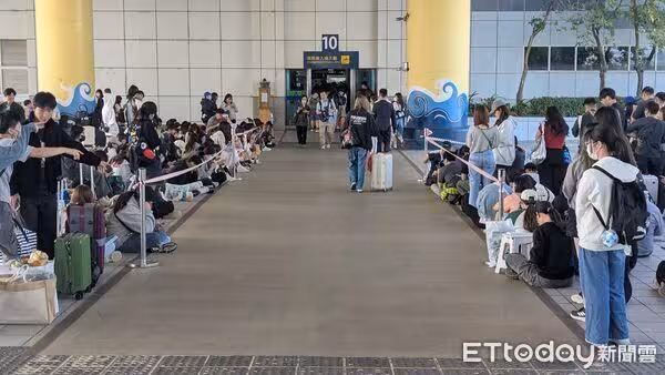直擊/霹靂小組出動迎接TWICE 500粉絲注音告白:子瑜帶賊賊回家~