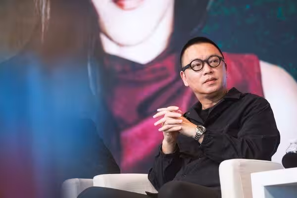 曾合作奧斯卡名導20年! 鄒時擎揭西恩貝克私交:一起創作,卻沒人知我是誰