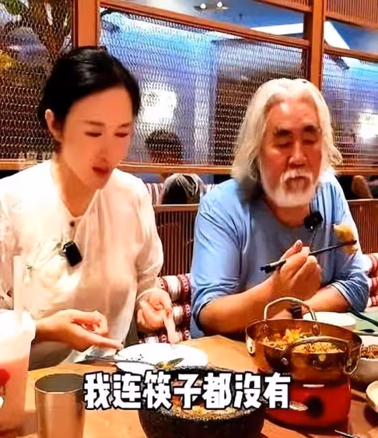 74歲張紀中跟歲月妥協，染黑髮剃鬍須瞬間年輕20歲，評論區笑岔了
