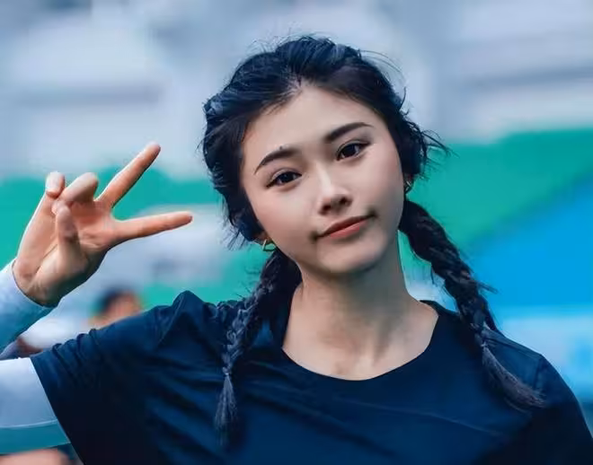 吳艷妮媽媽怒懟惡評：眾人對她自信的討厭，究竟刺痛誰的心？