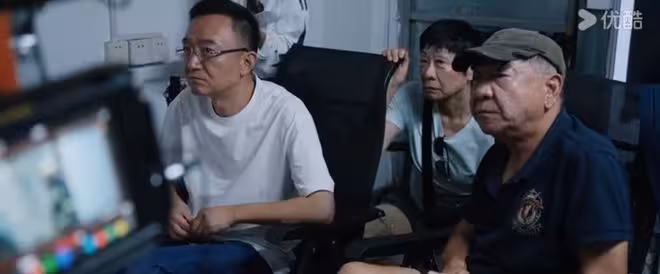 鄭曉龍首拍國安劇殺青,郭京飛宋茜領銜,周冬雨客串,陣容太吸睛