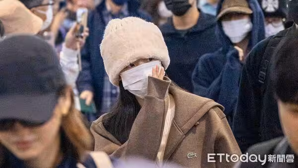 直擊/子瑜隨TWICE返韓!點頭「回家唱得很開心」 200歌迷暖送機