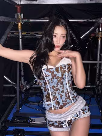 高雄輕軌旁「白帽慢跑女子」竟是TWICE志效! 網讚嘆:今晚還有一場欸