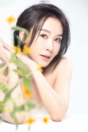 57歲蕭薔「內臟脂肪1」秀火辣22吋水蛇腰! 特地飛澳門近況曝光