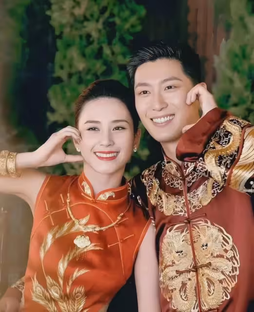 和何超蓮在倫敦甜炸!竇驍反套路破婚變,如何撕碎「贅婿」標籤?