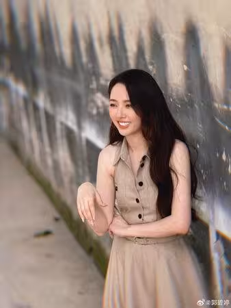 郭碧婷罕曬6美照「撞臉向太」 網友看傻:第一眼以為是婆婆