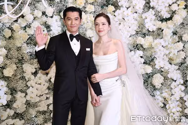 獨/美到像拍電影! 邱澤、許瑋寧「閉眼深吻」內部照曝光 賓客:好感動