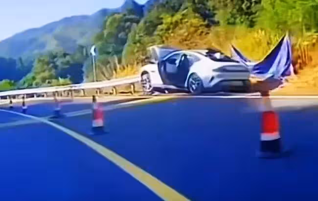 曝江西小米SU7車禍，車主疑似身首異處，現場慘不忍睹