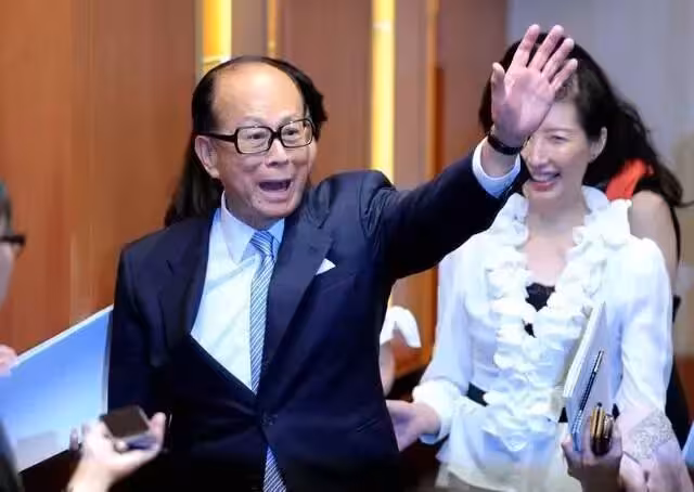 李嘉誠捐8000萬領跑,四大家族與謝霆鋒何超瓊齊援香港火災
