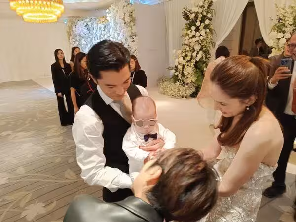 正面照曝!邱澤、許瑋寧愛兒Ian「神複製老爸美人尖」 繼承媽混血神顏萌翻