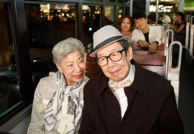 91歲TVB老戲骨疑低調離巢！官網遭除名！早前摔倒住院後仍拄拐杖宣傳新劇