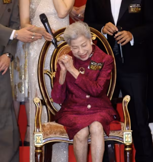 91歲TVB老戲骨疑低調離巢！官網遭除名！早前摔倒住院後仍拄拐杖宣傳新劇