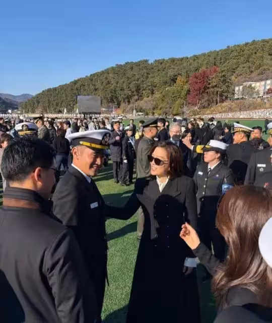 三星「太子」李智昊海軍結業，父母16年首同框，豪門親情不缺位